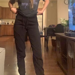 Lululemon Dance studio Mid rise Joggers size 0. No pilling or visible flaws.